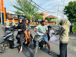 DWP Basarnas Ternate Bagi-Bagi Takjil Untuk Warga dan Buka Puasa Bersama