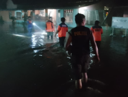 5 Desa Di Halmahera Utara Dilanda Banjir, Polsubsektor Kao Barat Terjunkan Anggota Bantu Warga