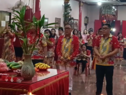 Sambut Imlek 2577 Kongzili Di Ternate, Umat Konghucu Gelar Sembahyang Di Klenteng